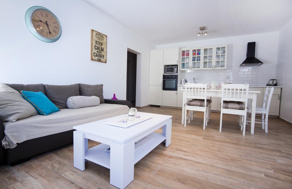 Apartments Villa Laguna With Pool Ražanj Quarto foto