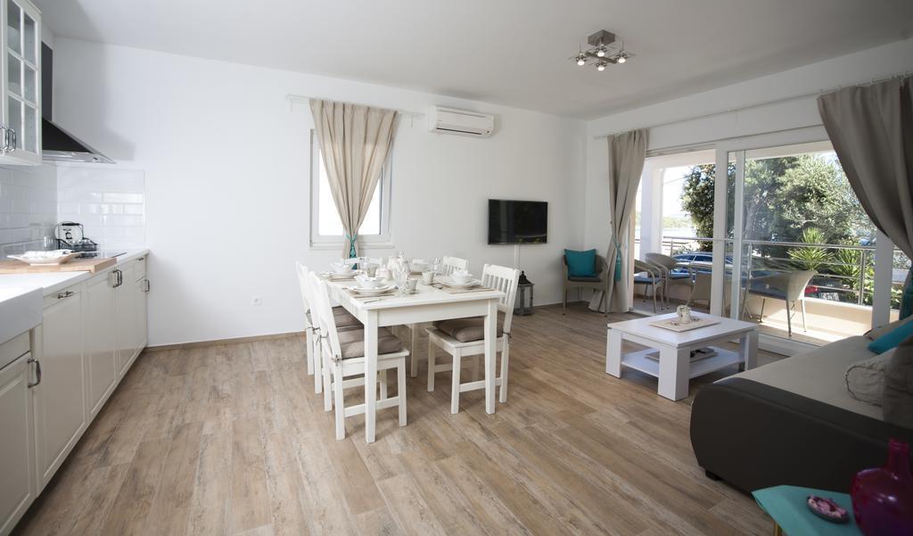 Apartments Villa Laguna With Pool Ražanj Quarto foto