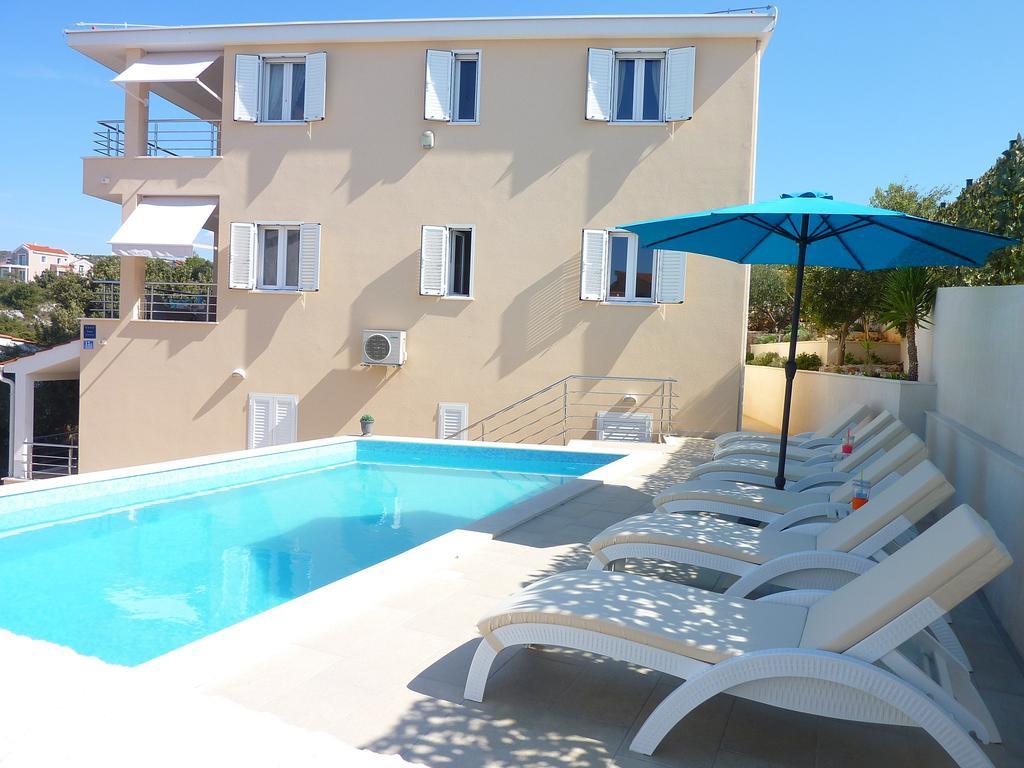 Apartments Villa Laguna With Pool Ražanj Exterior foto